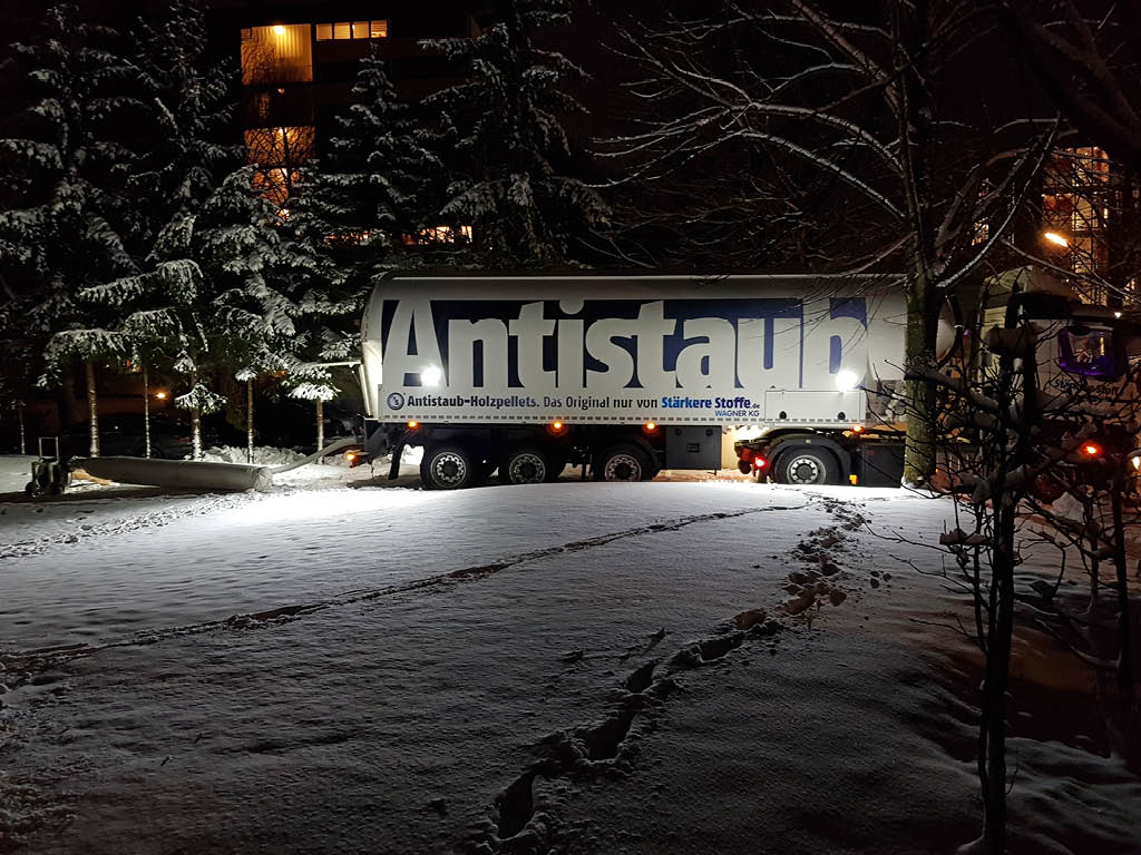 Antistaub-Impressionen-Lieferung-Holzpellets-Der-Weg-zum-Pelletkunden_02-q